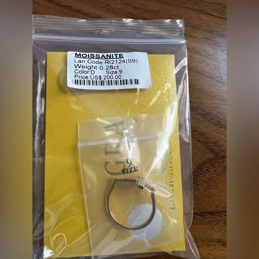 NWT .28CT Gold Moissanite Cross Ring Size 9 Retail $200